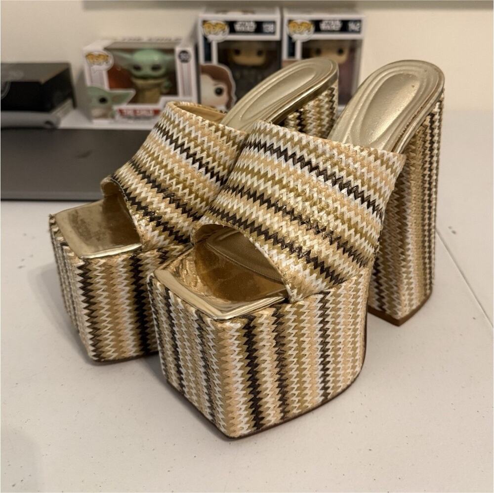 AZALEA WANG EMBERS BROWN CHUNKY PLATFORM SANDAL SIZE 6